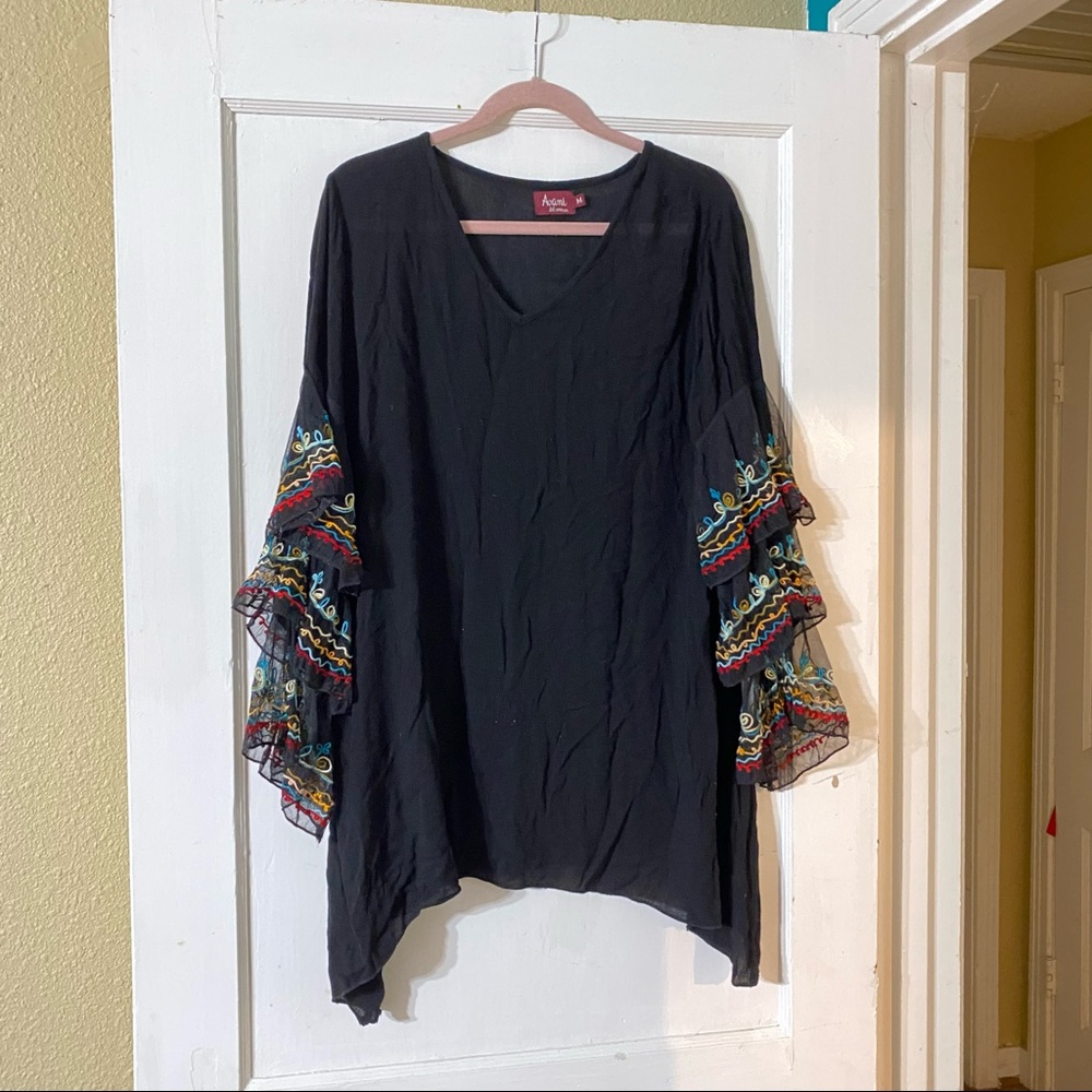 Avani del amour embroidered tunic size M black
